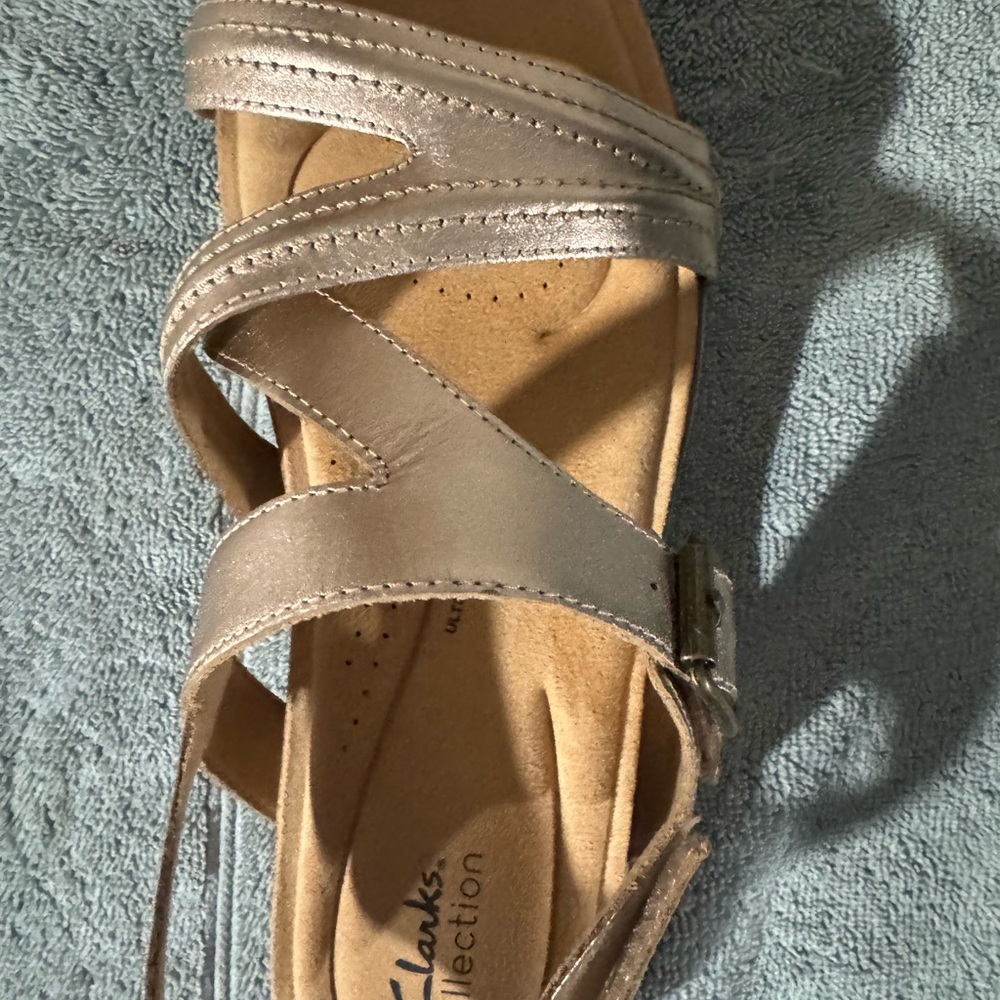 Clarks Tan Sandals Elegant Summer Design
